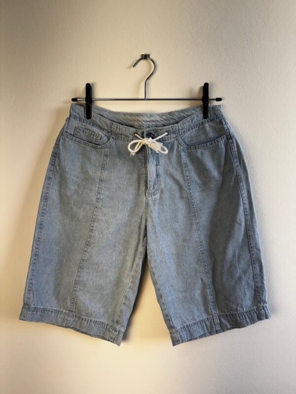 Jorts/Bermuda jeans (Scene)
