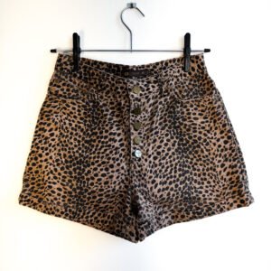 Short jeans oncinha (C&A)